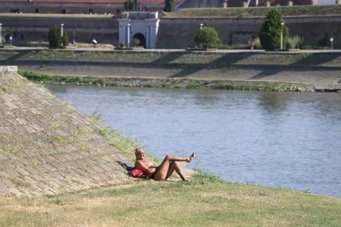 Osijek, 11. 08. 2024., Kopika, ljeto 2024, kupanje, odbojka, osvježenje, Drava, voplinski valSNIMIO BRUNO JOBST