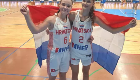 Bruna Jurajić i Pia Petra Pivić