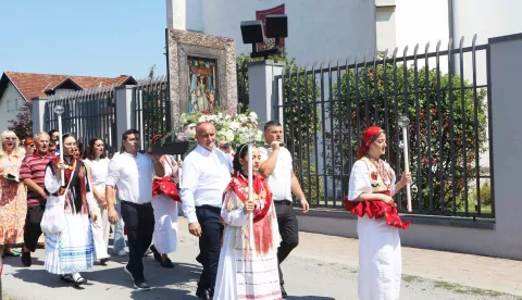 Procesija s likom Gospe Voćinske