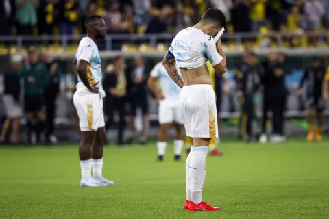 epa11550513 Rijeka's Niko Galesic and teammates look disappointed after losing the UEFA Europa League third qualifying round, second leg soccer match between IF Elfsborg and HNK Rijeka, in Boras, Sweden, 15 August 2024. EPA/ADAM IHSE SWEDEN OUT