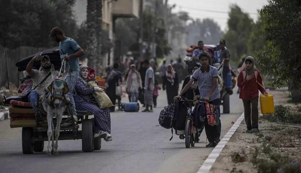 epa11551362 Internally displaced Palestinians flee with their belongings following an evacuation order issued by the Israeli army, in the east of Deir Al Balah, in the central Gaza Strip, 16 August 2024. More than 40,000 Palestinians and over 1,400 Israelis have been killed, according to the Palestinian Health Ministry and the Israel Defense Forces (IDF), since Hamas militants launched an attack against Israel from the Gaza Strip on 07 October 2023, and the Israeli operations in Gaza and the West Bank which followed it. EPA/MOHAMMED SABER