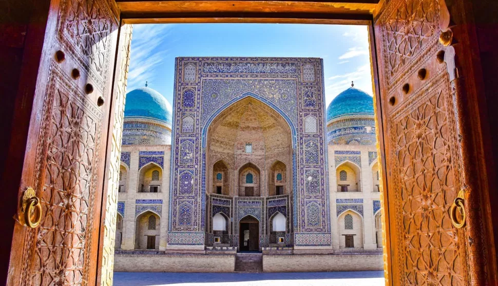 MAGAZIN PEXELSOrnamented Building Facade in UzbekistanAXP Photography