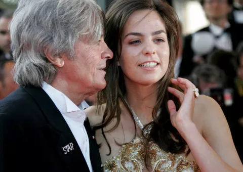 epa01021632 French actor Alain Delon (L) arrives with his daughter Anouchka for the closing ceremony of the 60th Cannes Film Festival, 27 May 2007, in Cannes, France. EPA/CHRISTOPHE KARABA