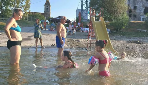 Šarengradsko "dunavsko Zrće" - osvježenje za brojne kupače