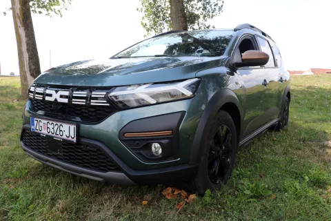 Osijek, 05. 08. 2024, Lijeva obala kod Katakombi, Dacia Jogger Hybrid, test, Auto Glas.snimio GOJKO MITIĆ