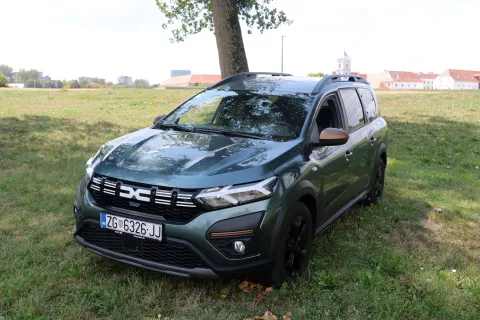 Osijek, 05. 08. 2024, Lijeva obala kod Katakombi, Dacia Jogger Hybrid, test, Auto Glas.snimio GOJKO MITIĆ