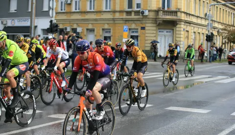 Osijek, 27.09.2022 - Sedmo izdanje međunarodne biciklističke utrke CRO Race. Prva etapa Osijek - Ludbreg, 223.5km. Na slici početak etape u Osijeku. foto HINA/ Marko MRKONJIĆ/ ik