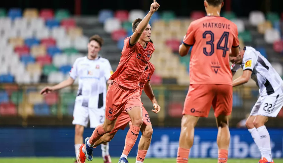 18.08.2024., Gradski stadion, Velika Gorica - SuperSport HNL, 03. kolo, HNK Gorica - NK Osijek. Nogometasi Osijeka slave pogodak Vedrana Jugovica za vodstvo 2.1. Vedran Jugovic Photo: Luka Stanzl/PIXSELL