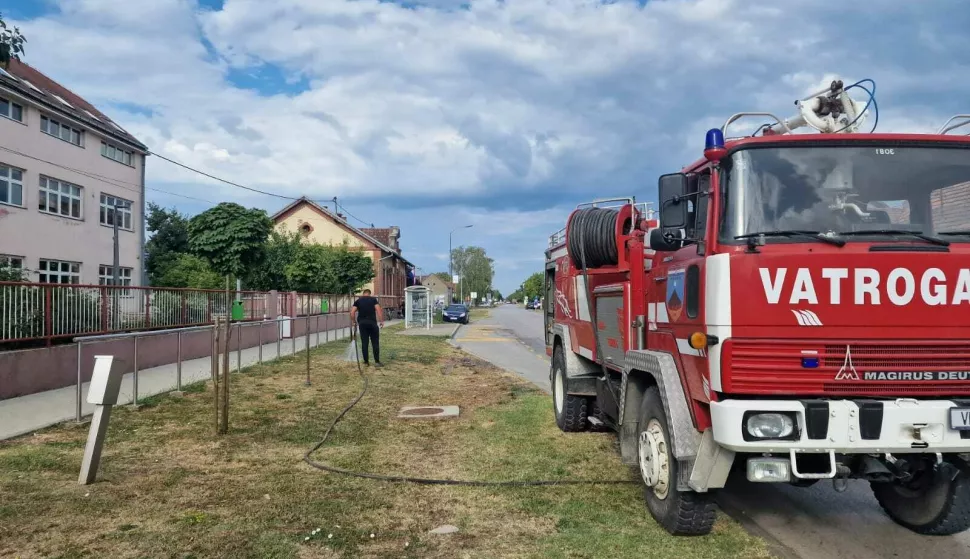 Zbog suše, Otoku i Koletincima spašavaju jaavno zelenilo