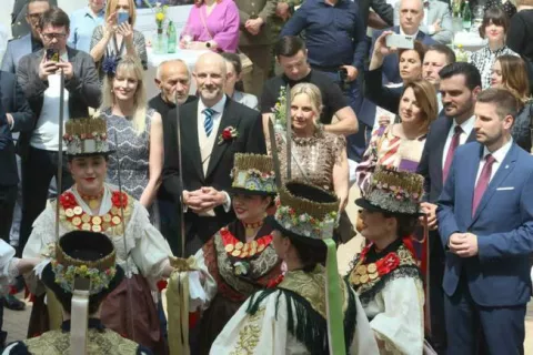 Osijek, 06. 05. 2023, Tvrdja Arheoloski muzej i Trg SV. Trojstva. Proslava u cast Krunidbe kralja Charlesa III. i kraljice Camille..snimio GOJKO MITIĆ