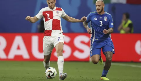 Leipzig, 24.06.2024. - Utakmica 3. kola skupine B na EURU nogometaša Hrvatska - Italija. Na fotografiji Josip Stanišić, Frederico Dimarco. foto HINA/ Daniel KASAP/ lsd