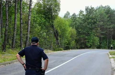 Dvoje mrtvih u slijetanju motocikla s ceste kod Klane