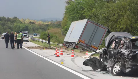 21.08.2024., Ogulin - U prometnoj nesreci koja se dogodila na autocesti A1 izmedu cvora Ogulin i Bosiljevo u smjeru Zagreba smrtno je stradala jedna osoba. Oko 11. 30 sati doslo je do naleta teretnog vozila na musku osobu koja se nalazila van osobnog automobila na zaustavnoj traci. Photo: Kristina Stedul Fabac/PIXSELL