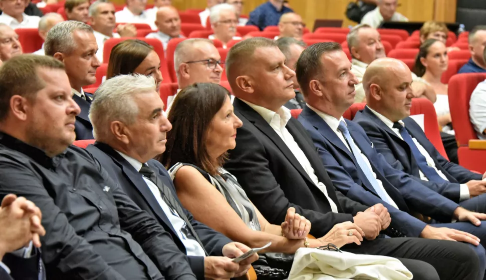 slavonija...zupanja...23.08.2024.kulturni centar ivana hermana; povodom dana grada odrzana svecana sjednica gradskog vijeca i dodjela javnih priznanja zasluznima;foto Gordan Panić