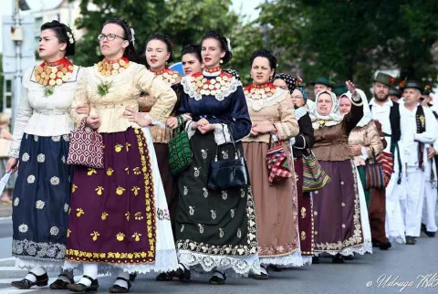 NOVI PERKOVCISelo je bez KUD-a bilo 45 godina, a kada ga je opet dobilo 2017., njegovi folkloraši vratili su mu život. KUD Perkovčani od tada promiče glas o svome selu2024.