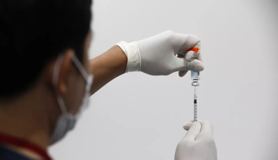 epa11561224 A health official prepares a syringe of the Mpox vaccine during an Mpox vaccination service at Queen Saovabha Memorial Institute in Bangkok, Thailand, 23 August 2024. Thailand public health authorities are on alert after the Department of Disease Control announced that a 66-year-old European male patient who arrived in Bangkok from an unnamed African country on 14 August 2024 tested positive and infected with the new mutated strain of the Clade 1B Mpox deadlier virus to become the first country in Asia and second outside Africa. EPA/RUNGROJ YONGRIT