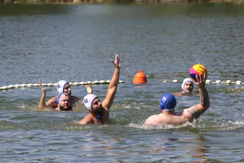 Osijek, 24. 08. 2024, Bajer na Jugu 2. Prvi amaterski vaterpolo turnir: "Vaterpolo na Bajeru".Okupio je deset ekipa. Ljegulje, Sjenjak, Jug 2, Udruga podvodnih sportova Osijek, Atomski mravi, Čuvari Đurđine nevinosti, VK Osijek, Paška Karašica, No Name i Tony Hawk...snimio GOJKO MITIĆ