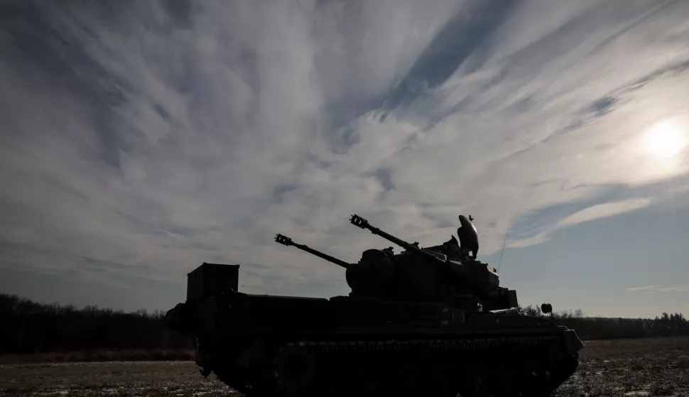 epa11003450 Ukrainian servicemen demonstrate a ZU-23-2 anti aircraft gun near Kyiv, Ukraine, 30 November 2023. Russian troops entered Ukraine on 24 February 2022 starting a conflict that has provoked destruction and a humanitarian crisis. EPA/Oleg Petrasyuk