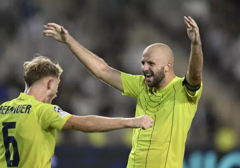 epa11569750 Players of Dinamo celebrate after winning the UEFA Champions League, play-offs 2nd leg match between Qarabag and Dinamo at the Tofiq Bahramov Republican stadium in Baku, Azerbaijan, 28 August 2024. EPA/ROMAN ISMAILOV