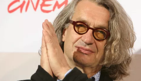 epa01529099 German movie director Wim Wenders waves during the photocall of the collective anti-poverty film '8', directed by Wenders, Abderrahmane Sissako, Jane Campion, Mira Nair, Gael Garcia Bernal, Gaspar Noe', Gus Van Sant and Jan Kounen, during the 3rd Rome Film Festival, Italy, 23 October 2008. The movie is made of eight shorts directed by different directors who present their opinion on progress, the set-backs and the challenges our planet faces today. EPA/ALESSANDRO DI MEO