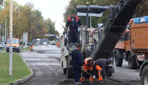 Osijek, 26. 10. 2023, Radovi na frezanju i obnovi kolnika na Trpimirovoj od Vukovarske do Prolaza Julija Knifera.snimio GOJKO MITIĆ