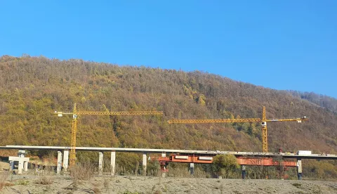 Bosna i Hercegovina, BiH, ilustracija, slobodnjak, koridor 5c, Vc, autocesta, prometnica, izgradnja, gradnja, radovi, radnicisnimljeno mobitelom iz automobila u vožnjilistopad 2022.Mario Mihaljević