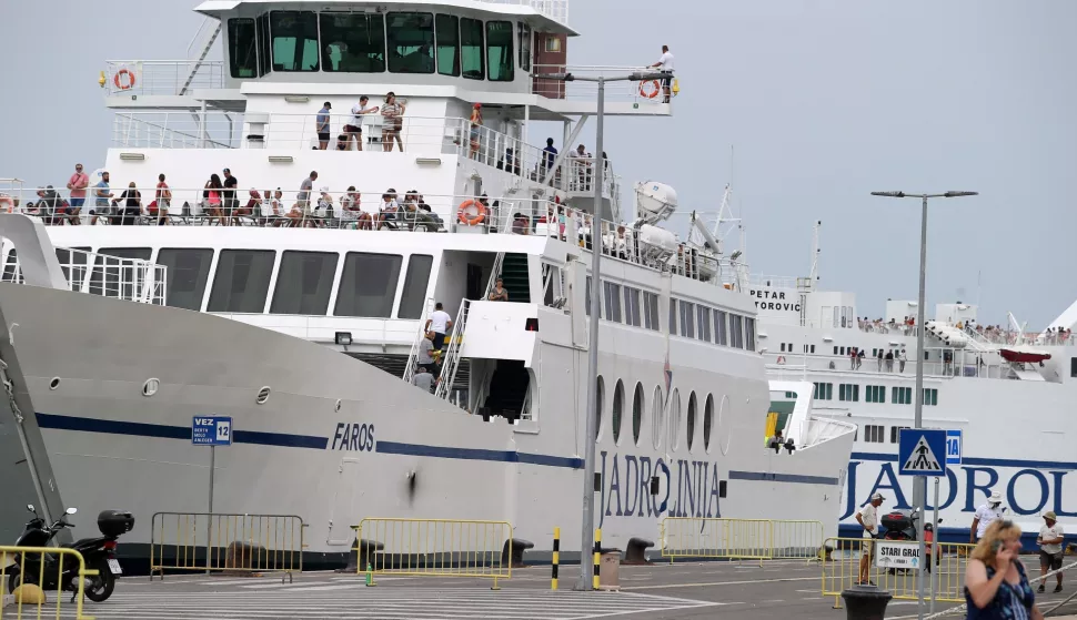 18.08.2020., Split - Promet u splitskoj trajektnoj luci nakon nedavnog povecanja broja zarazenih koronavirusom.rPhoto: Ivo Cagalj/PIXSELL