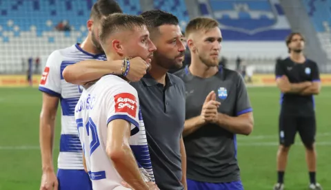 Osijek, 24. 08. 2024, Opus Arena, SuperSport HNL 24/25. nogomet, Osijek - Rijeka. Roko Jurišić (22) i trener Federico Coppitelli.snimio GOJKO MITIĆ