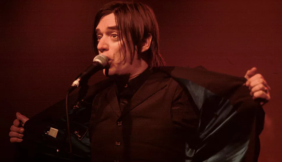 Zagreb, 04.03.2004 - Koncert njema?ke rock grupe Einst?rzende Neubauten u sklopu promocije novog albuma ?Perpetuum Mobile?. Na slici frontman i pjeva? Blixa Bargeld.foto FaH/Sandro LENDLER