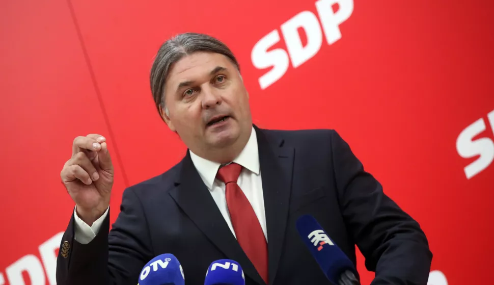 Zagreb, 29.08.2024 - Konferenciju za novinare održaO JE kandidat za predsjednika SDP-a Mladen Kešer, o temi "SDP - zajedno za čovjeka" na kojoj će iznijeti program i viziju za budućnost stranke. foto HINA/ Denis CERIĆ /dcZagreb, 29.08.2024 - Konferenciju za novinare održaO JE kandidat za predsjednika SDP-a Mladen Kešer, o temi "SDP - zajedno za čovjeka" na kojoj će iznijeti program i viziju za budućnost stranke. foto HINA/ Denis CERIĆ /dc