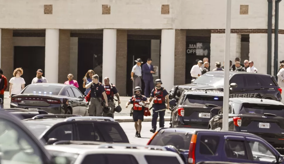 epa11585046 Police officers on the scene of a reported shooting at Apalachee High School in Winder, Georgia, USA, 04 September 2024. The Georgia Bureau of Investigation (GBI) announced on social media platform X, formerly Twitter, that the law enforcement personnel responded with other first responders to a shooting at the school and one suspect was in custody. EPA/ERIK S. LESSER