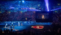 Zagreb, 05.09.2024 - Memorijalna utakmica u sjećanje na Dražena Petrovića, održana u Areni Zagreb na njegov 60. rođendan. Na slici hologram Dražena Petrovića na terenu.foto HINA/ Damir SENČAR/ ds