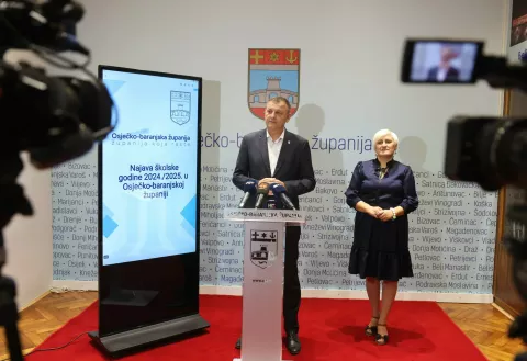 KONFERENCIJA ZA NOVINARE U POVODU POČETKA NOVE ŠKOLSKE GODINE, ŽUPAN MATO LUKIĆ, PROČELNICA MIRANDA GLAVAŠ-KUL