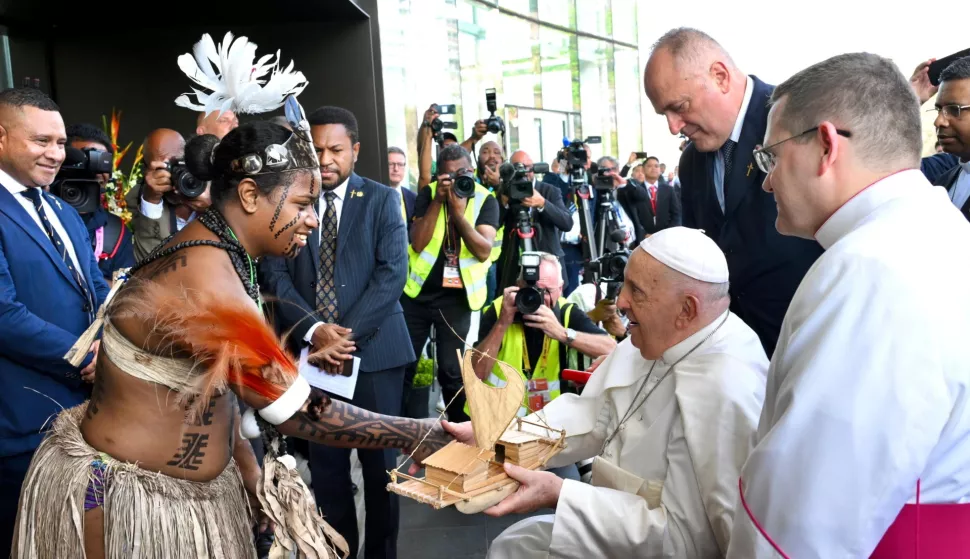 epaselect epa11590618 Pope Francis receives a boat as a gift from an indigenous woman before meeting with authorities, civil society and diplomatic corps at the APEC Haus in Port Moresby, Papua New Guinea, 07 September 2024. Pope Francis is traveling from 2 to 13 September to conduct apostolic visits to Indonesia, Papua New Guinea, East Timor and Singapore. EPA/Alessandro Di Meo