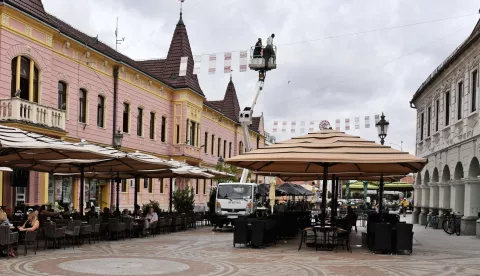 slavonija...Vinkovci...10.09.2024.59. Vinkovačke jeseni; pripreme za 59. Vinkovačke jeseni ukljucuju i kičenje gradskih ulica;foto Gordan Panić