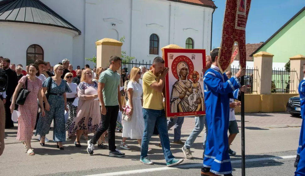 Ikona Bogorodice iz 1802. bila je "zaboravljena" na tavanu parohijskog doma u Iloku - pocesija gradskim ulicama