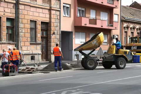 Osiiejk, 10. 09. 2024., Gundulićeva ulica - Radićeva ulica, križanje, radovi, završni radovi, rekonstrukcija, vodoopskrbna mreža, završno uređenje parkiralištaSNIMIO BRUNO JOBST