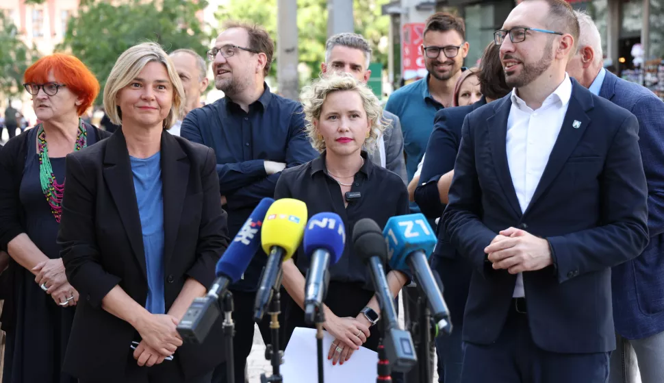 Zagreb, 10.09.2024 - Predstavljanje kandidature predstavnice Možemo!, Ivane Kekin, za kandidatkinju stranke na predstojećim izborima za predsjednicu Republike Hrvatske. Na fotografiji Sandra Benčić, Ivana Kekin, Tomislav Tomašević.foto HINA/ Denis CERIĆ /dc