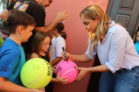 Osijek, 11. 09. 2024, Trg Slobode, doček Donne Vekić i ostalih osječkih olimpijaca, te otvaranje teniskih terena na Olimpiji.snimio GOJKO MITIĆ