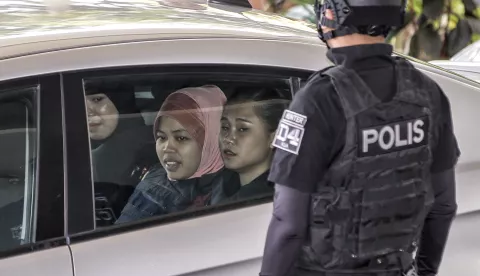 epa07238019 Siti Aisyah (2-L), who was detained in connection with the death of Kim Jong-Nam, is escorted by Malaysian police officers out of the Shah Alam High Court, in Shah Alam, Malaysia, 18 December 2018. Doan Thi Huong from Vietnam and Siti Aisyah from Indonesia, charged with murder under Section 302 of the penal code, which carries mandatory death sentence if found guilty, pleaded not guilty during the murder trial. The duo is charged with the murder of Kim Jong-Nam, the eldest son of former North Korean leader Kim Jong-il. EPA/AHMAD YUSNI