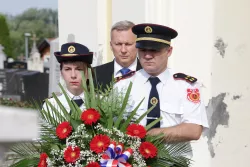 Osijek, 12. 09. 2024., Groblje Donji grad, Crkvena ulica, polaganje vijenaca, paljenje svijeća, poginuli i umrli branitelji, Donjograđani, Tihomir Florijančić - predsjednik Gradskog vijećaSNIMIO BRUNO JOBST