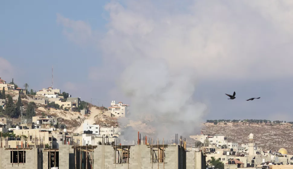 epa11572733 Smokes rises over Jenin refugee camp during the third day of an Israeli military operation in the West Bank city of Jenin, 30 August 2024. According to the Palestinian Health Ministry, at least 18 Palestinians were killed following Israeli military operations in the West Bank cities of Tulkarem, Jenin and Tubas between 28 and 30 August 2024. The Israeli army said that it's conducting a large-scale counter-terrorism operation in several areas. More than 40,000 Palestinians and over 1,400 Israelis have been killed, according to the Palestinian Health Ministry and the Israel Defense Forces (IDF), since Hamas militants launched an attack against Israel from the Gaza Strip on 07 October 2023, and the Israeli operations in Gaza and the West Bank which followed it. EPA/ALAA BADARNEH