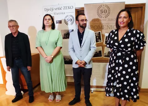 SLATINA, Vlado Majhen, Tamara Palčić, Srđan Đuričić i Helena Hegediš na otrvorenju izložbe o 50 godina Dječjeg vrtića Zeko, 12.09.2024., snimio Petar Žarkovičć