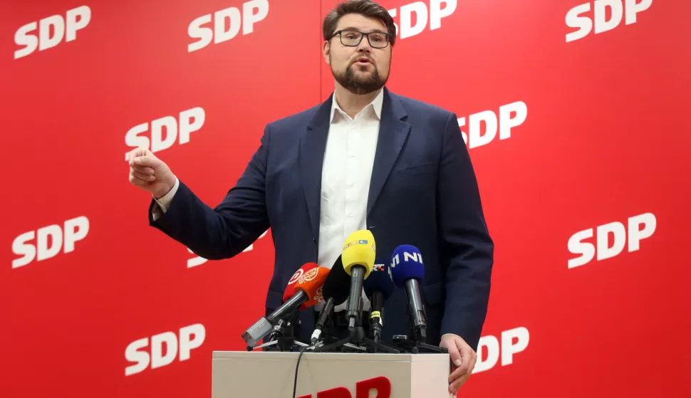 Zagreb, 13.09.2024 - Predsjednik SDP-a Peđa Grbin održao je konferenciju za novinare o unutarstranačkim izborima. Na fotografiji Peđa Grbin.foto HINA/ Denis CERIĆ /dc