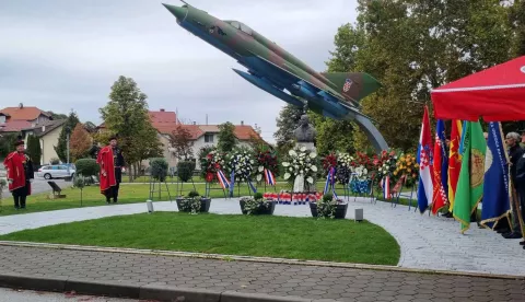 Gornja Stubica, 15.09.2024. - Nakon subotnjeg programa u nedjelju su u Gornjoj Stubici i svečano otvoreni 27. Susreti za Rudija, letačka manifestacija koja se organizira u spomen na pilota Rudolfa Perešina, a uslijedit će letački program u kojem će sudjelovati i Rafalei te 'Krila Oluje'. foto HINA/ Siniša KALAJDŽIJA/ ml