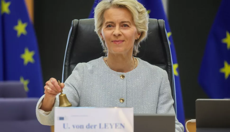 epa11597951 European Commission President Ursula Von der Leyen opens the 2500th meeting of the College of Commissioners in Brussels, Belgium, 11 September 2024. The first formal meeting of the European Commission took place in Brussels on 16 January 1958 which was by then the European Economic Community (ECC). It was chaired by Walter Hallstein, President of the Commission of the European Economic Community. EPA/OLIVIER HOSLET