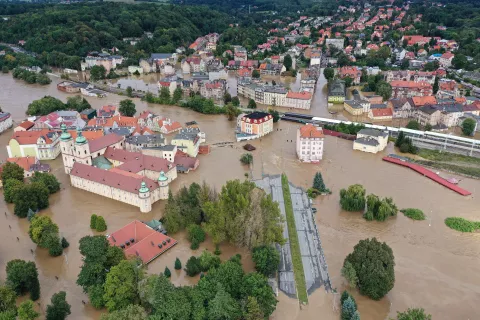 epa11606208 An aerial picture taken with a drone shows flooded Klodzko, southwestern Poland, 15 September 2024. The southern regions of Poland are experiencing record rainfall and severe flooding caused by heavy rains from the Genoese depression "Boris", which reached Poland on Thursday, September 12. People in flooded areas of the region are being forced to evacuate, and water is flooding villages and towns. River levels are at or above alarming levels. Poland's prime minister confirmed on September 15 that one person had died as a result of the flooding. EPA/MACIEJ KULCZYNSKI POLAND OUT