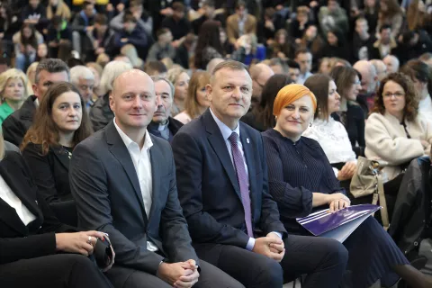 Osijek, 16. 09. 2024., GC, nagrade, izvrsnost, nagrade za izvrsnost, učenici, mentori, uručenje nagrada, župan uručuje nagrade za izvrsnost, Josip Miletić; Mato Lukić; Miranda Glavaš KulSNIMIO BRUNO JOBST