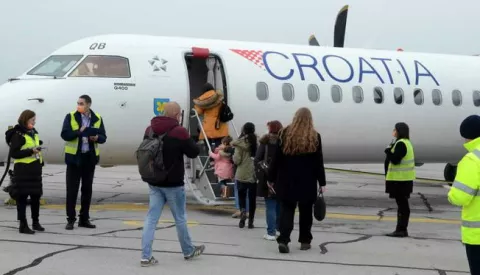 osijek, 15 studeni 2021, 11,00 sati, zraиna luka klisa, croatia airlines, prvi let osijek munchen, otvorenje kontrolnog tornja, novinar tomislav prusinasnimio zdenko puљiж