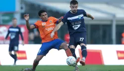 18.09.2024., stadion SKUNC Sloboda, Varazdin - SuperSport Hrvatski nogometni kup, sesnaestina finala, NK Varteks - NK Osijek. Renan Sousa, Arnel Jakupovic Photo: Luka Batelic/PIXSELL